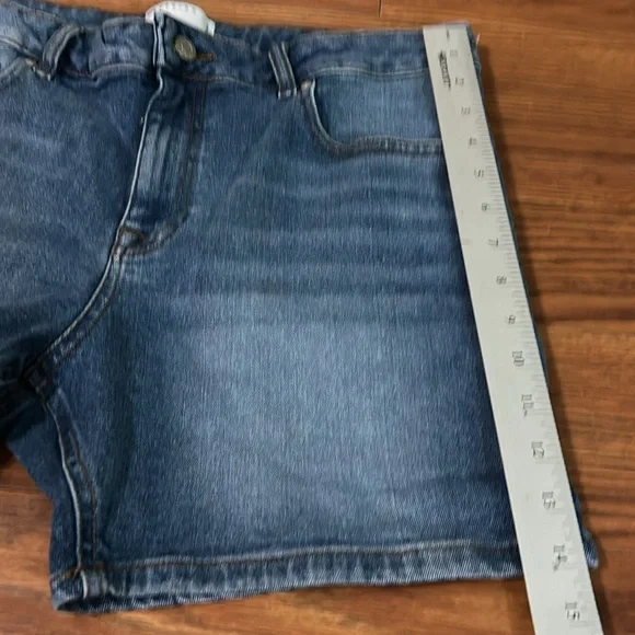 ASOS DESIGN mens skinny mid length denim shorts in mid wash blue size 34 - Picture 8 of 9